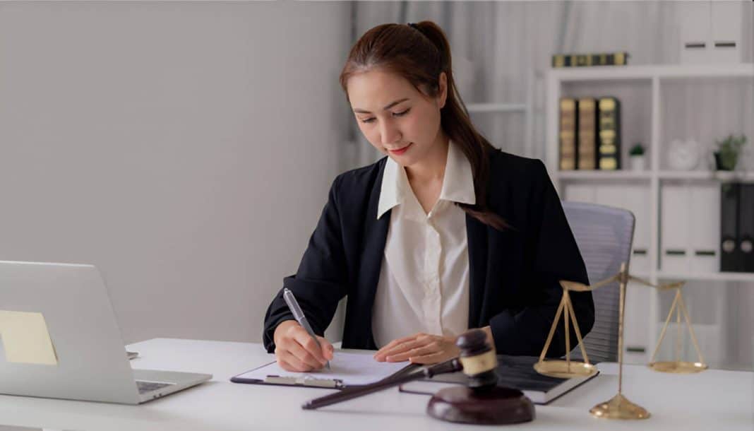 Find the Best Lawyers in Florida for Your Legal Needs - Myleagalopinion A professional female attorney working at her desk with legal documents, laptop, gavel, and scales of justice — representing the Best Lawyer in Florida providing expert legal advice.