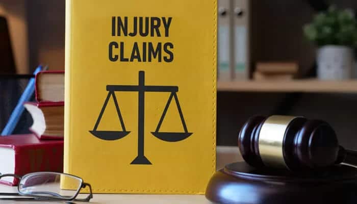 Injury claims guide with gavel and scales of justice, representing legal support for injury victims seeking fair compensation.