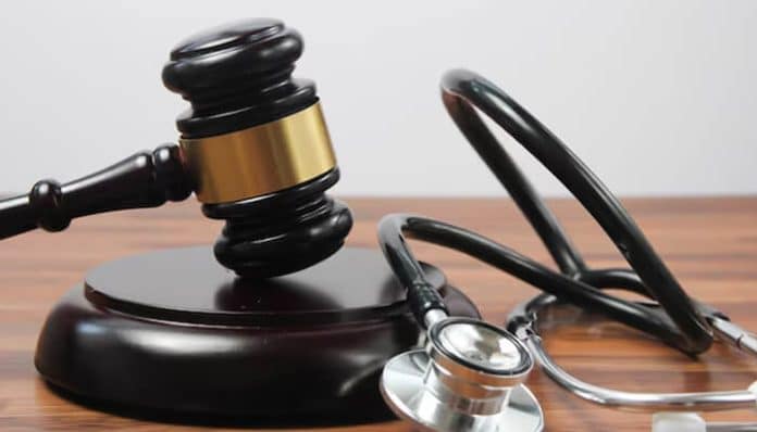 Judge’s gavel and stethoscope symbolizing medical negligence cases involving healthcare errors and legal accountability.