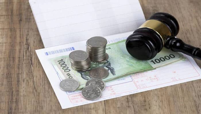 Evaluating Non-Economic Losses Beyond Immediate Financial Impact - MYLEGALOPINION - My Legal Opinion Non-Economic Losses and Financial Impact shown through money, legal documents, and a judge’s gavel representing compensation and legal claims
