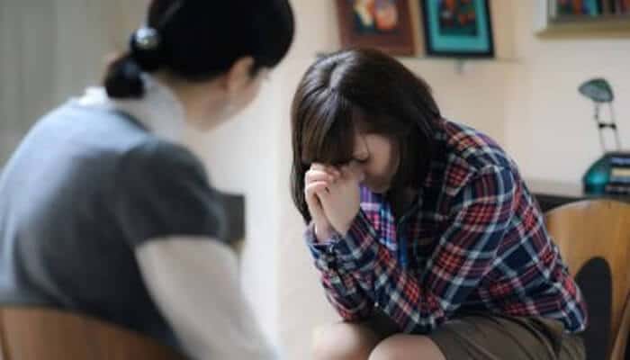 Understanding Emotional Triggers - Mylegalopinion - My Legal Opinion Survivor speaking with a therapist in a safe environment, illustrating how Therapy Helps Survivors heal, set boundaries, and regain emotional strength.