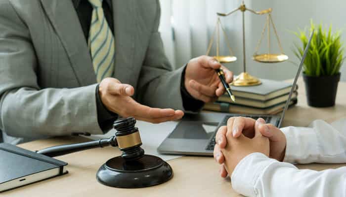 Access to legal support isnt a financial privilege - My Legal Opinion - My Legal Opinion securing fair compensation through legal advice with lawyer explaining case details and compensation strategy